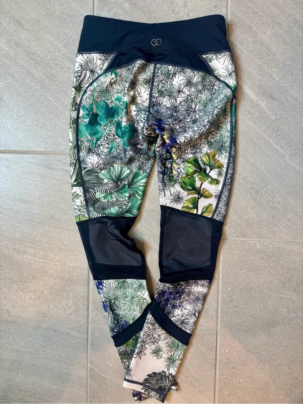 CALIA by Carrie Underwood Black and Green Leaf Print Active Set